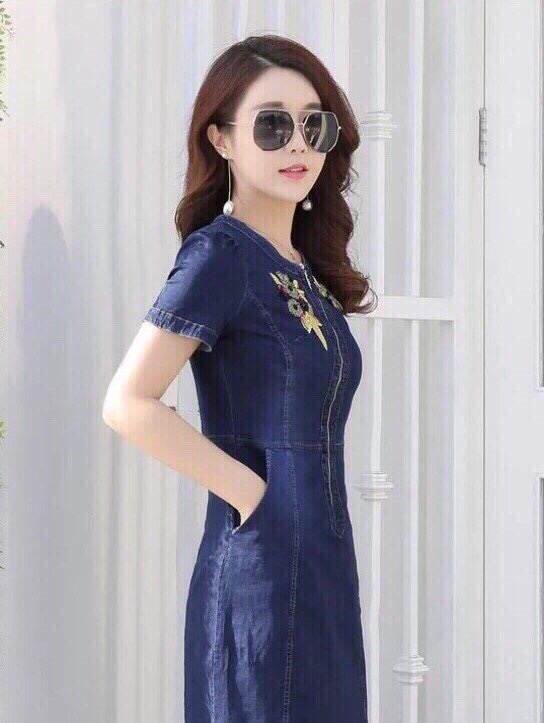 ĐẦM JEAN THÊU HOA PHỐI DÂY KÉO TRƯỚC NGỰC
